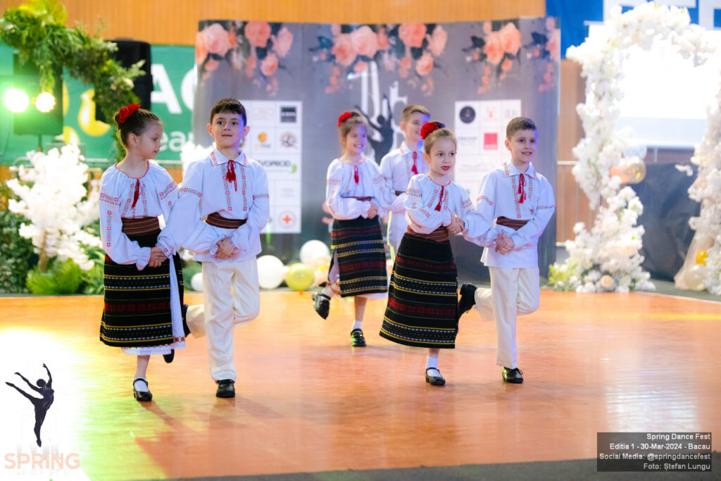 Spring-Dance-Fest-Bacau-2024-0163-Folk-Dance-Scoala-de-arte-George-Ciorescu-Republica-Moldova-01.jpg